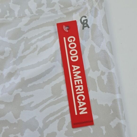 Good American NWT Essentials Leopard Foil Bike Shorts Women's size 3 - Large - Picture 3 of 12
